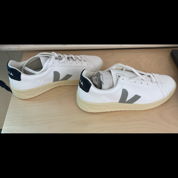 Veja Shoes - VEJA sneakers brand new size 7 euro size 40